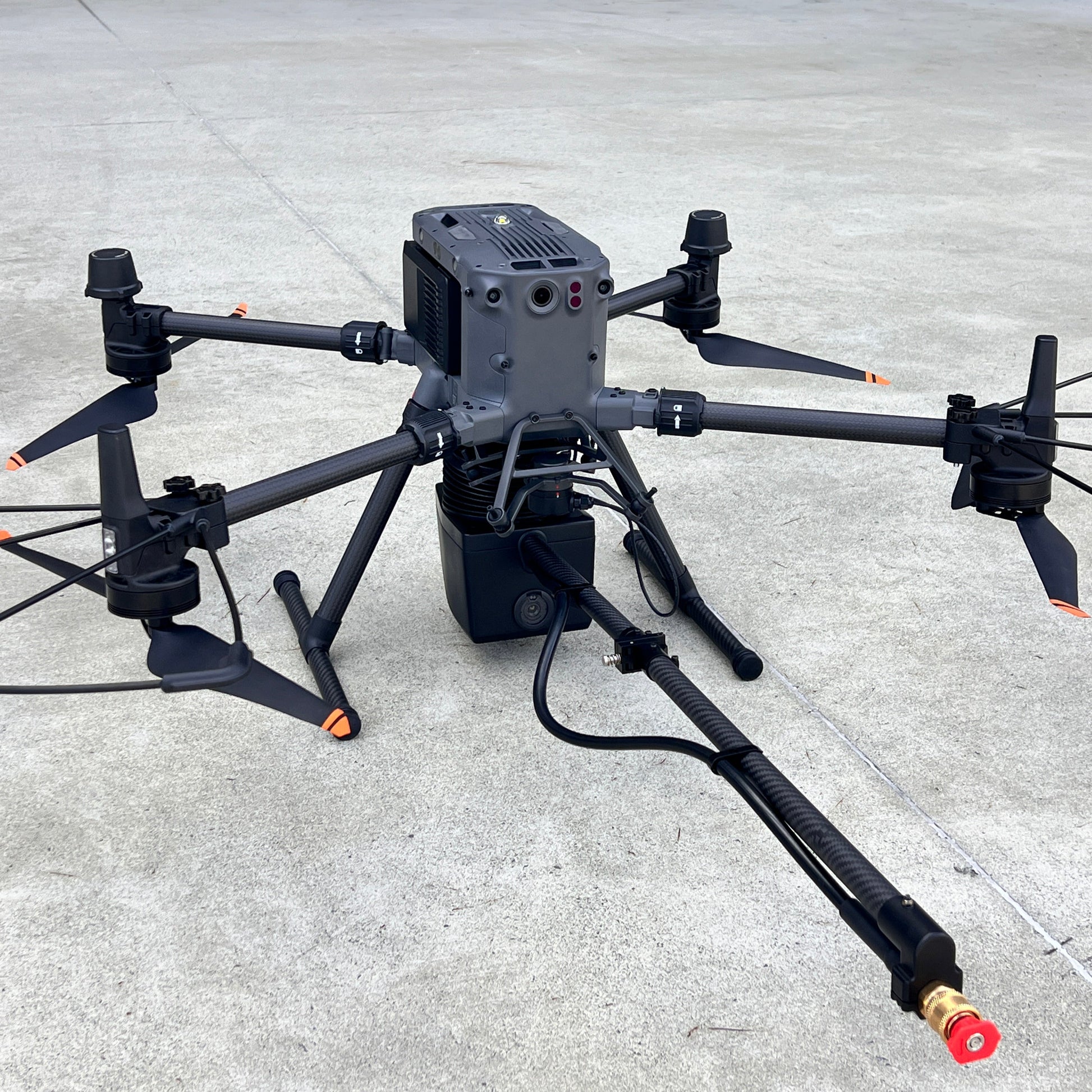 DJI Matrice com sistema de limpeza acoplado